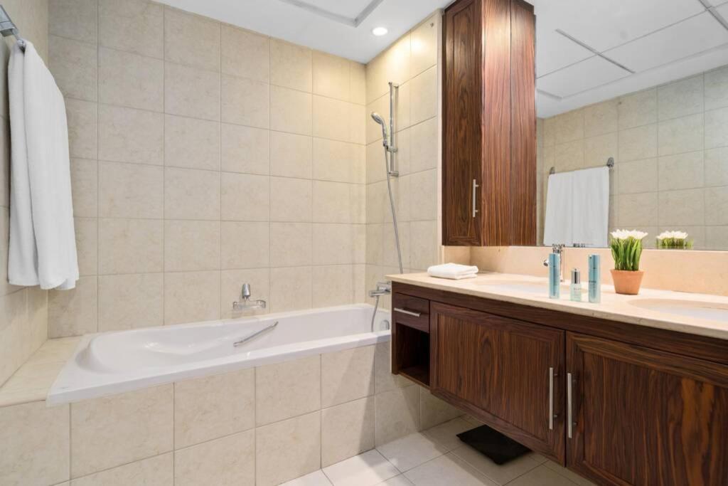 Spectacular Burj & Fountain View - Luxurious 3 Bedrooms & Maids Room - The Residences Dubai Exterior photo